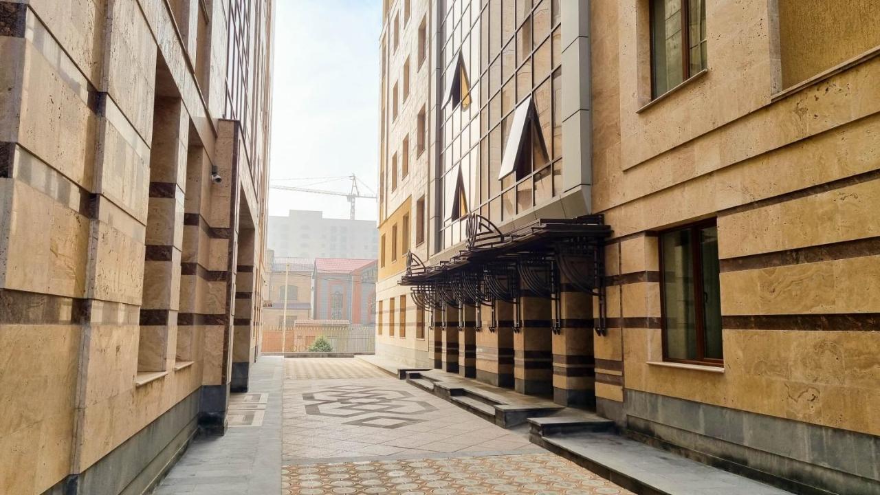 Olympavan Hotel Yerevan Bagian luar foto