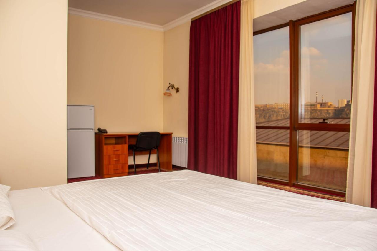 Olympavan Hotel Yerevan Bagian luar foto