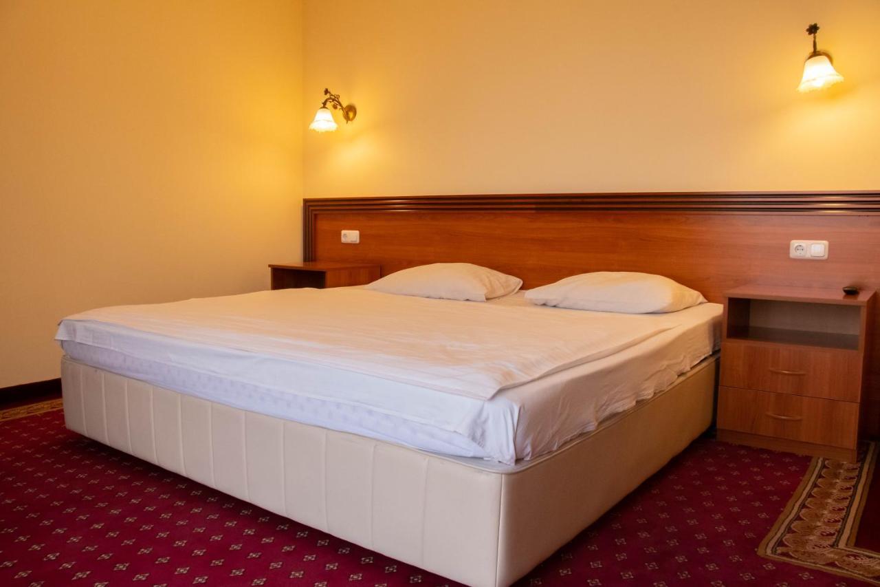 Olympavan Hotel Yerevan Bagian luar foto