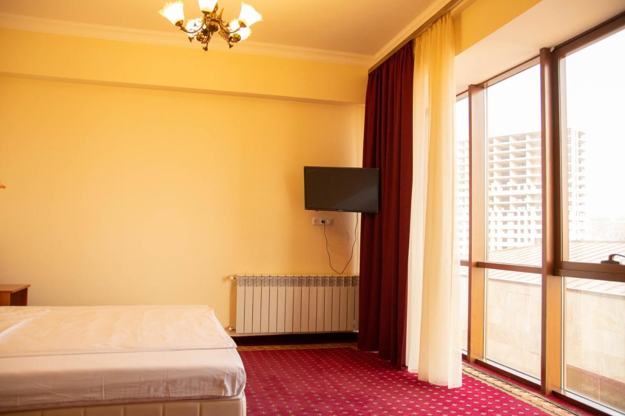 Olympavan Hotel Yerevan Bagian luar foto