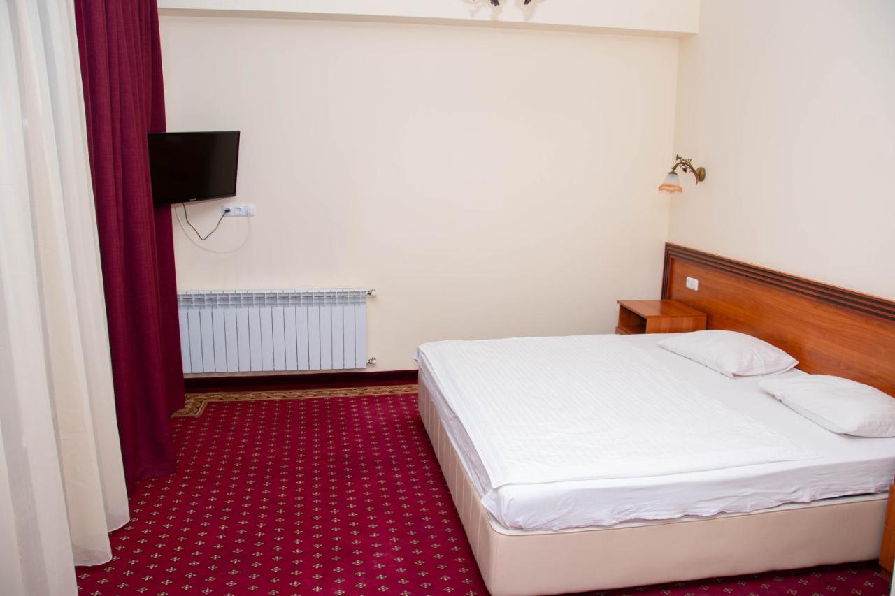 Olympavan Hotel Yerevan Bagian luar foto