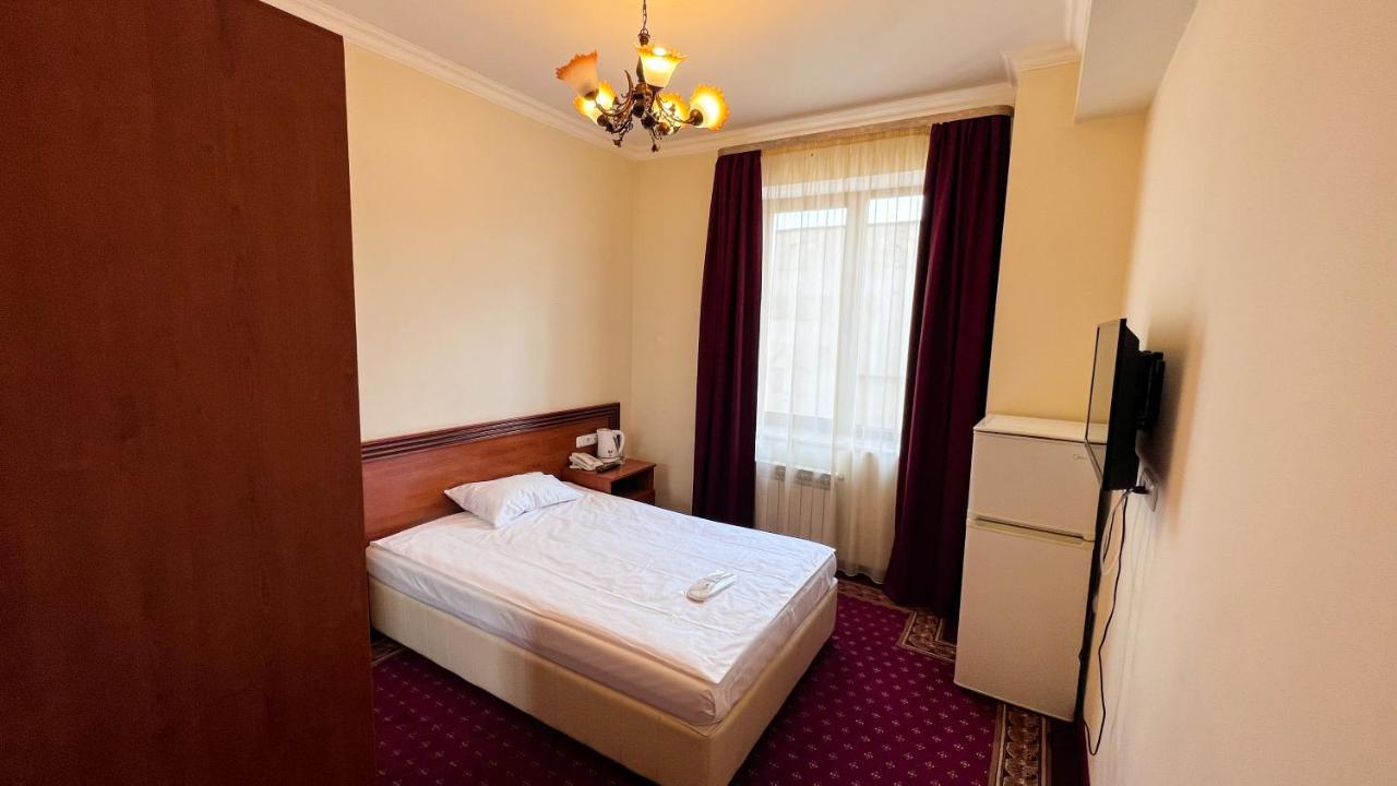 Olympavan Hotel Yerevan Bagian luar foto