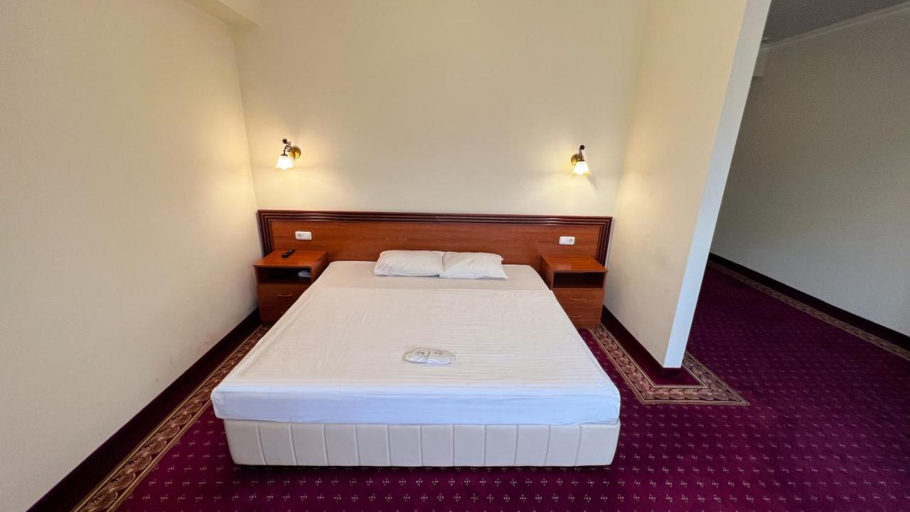 Olympavan Hotel Yerevan Bagian luar foto