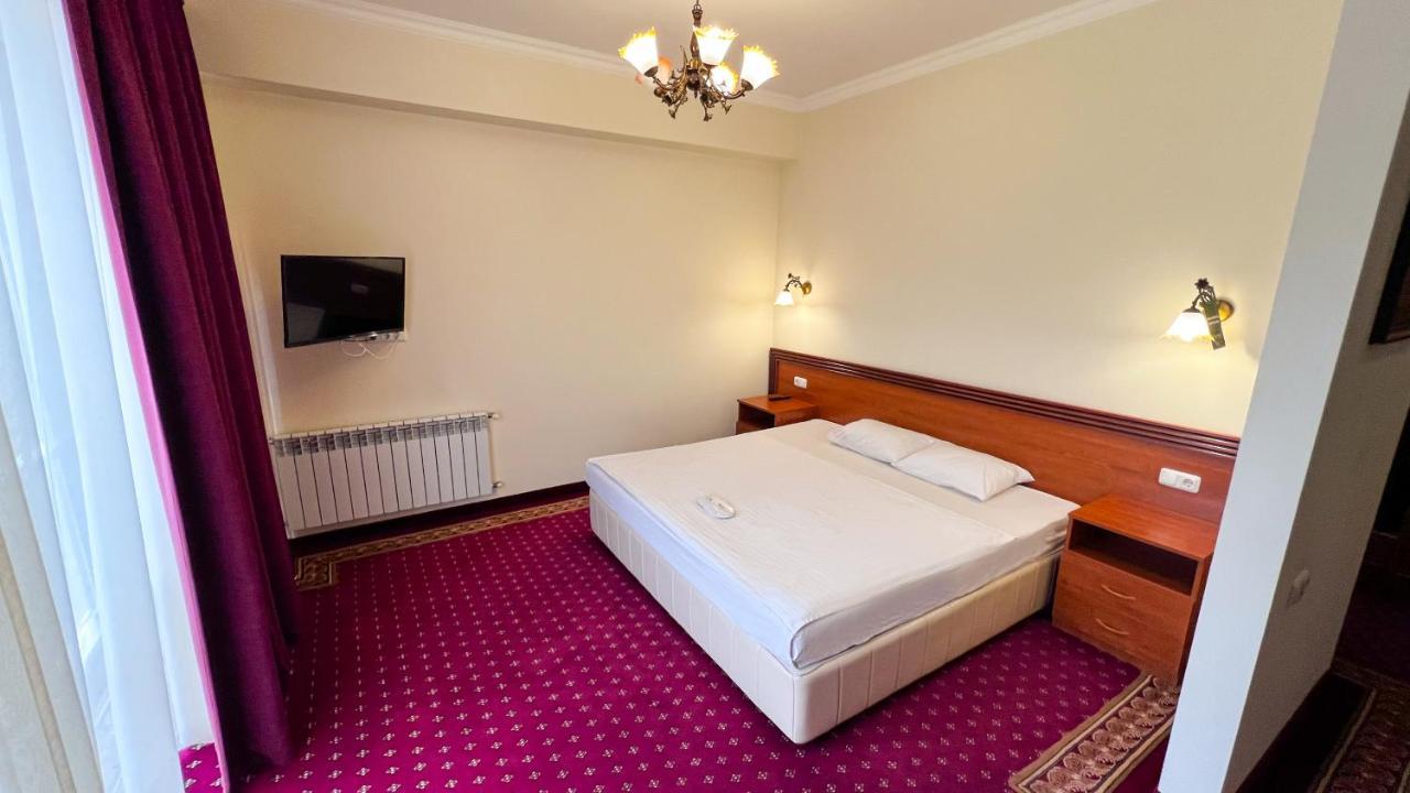Olympavan Hotel Yerevan Bagian luar foto