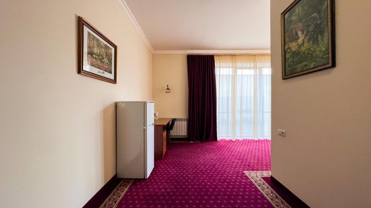 Olympavan Hotel Yerevan Bagian luar foto