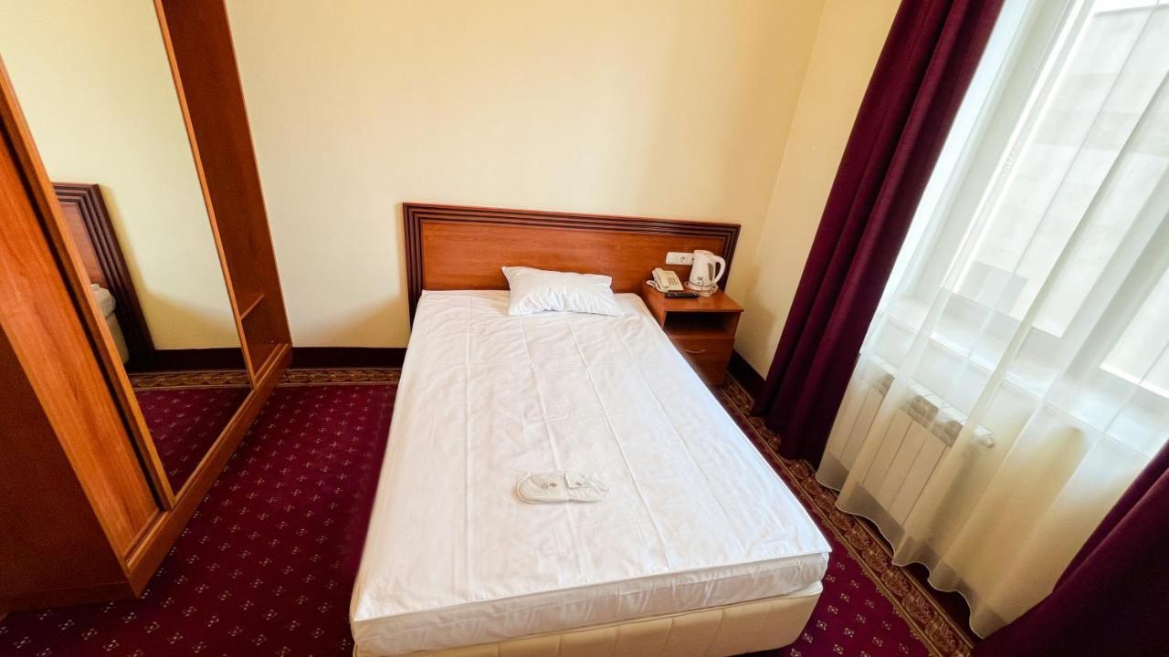Olympavan Hotel Yerevan Bagian luar foto