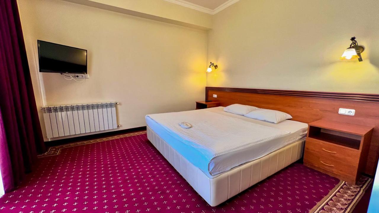 Olympavan Hotel Yerevan Bagian luar foto