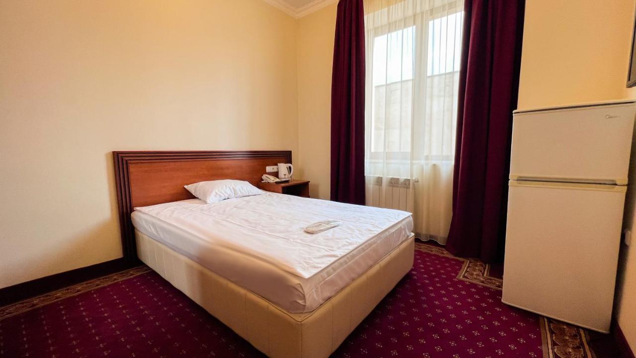 Olympavan Hotel Yerevan Bagian luar foto